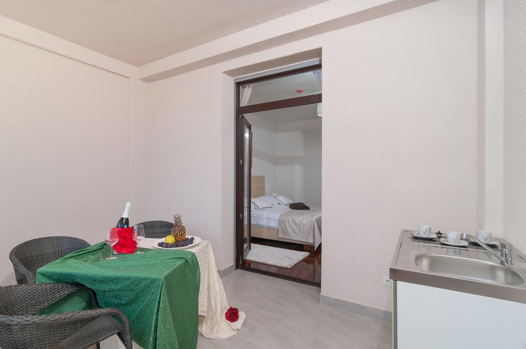 Luxury Rooms Near The Beach1 スプリト エクステリア 写真